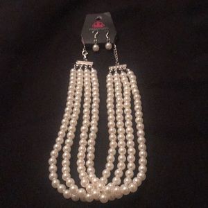 NWOT Paparazzi Vintage Romance White Choker